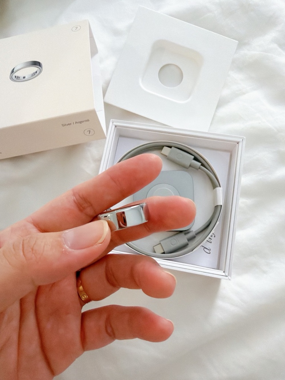 Oura Ring 4 Silver Box with Charging Dock-Size 7 - Picture 2 of 6